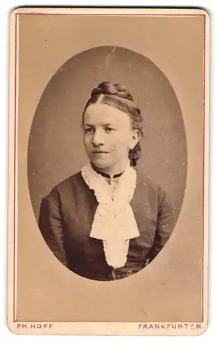 Fotografie Philipp Hoff, Frankfurt a. M., Bleichstr. 38 a, Junge Dame mit Flechtfrisur