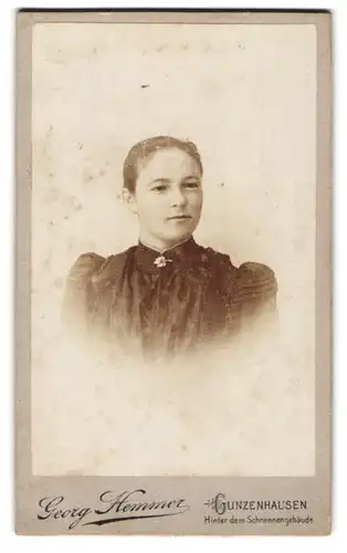 Fotografie Georg Hemmer, Gunzenhausen, Junge Dame mit zurückgebundenem Haar