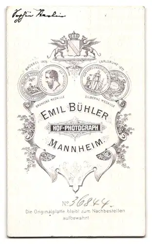 Fotografie Emil Bühler, Mannheim, Junge Dame mit Flechtfrisur und Amulett