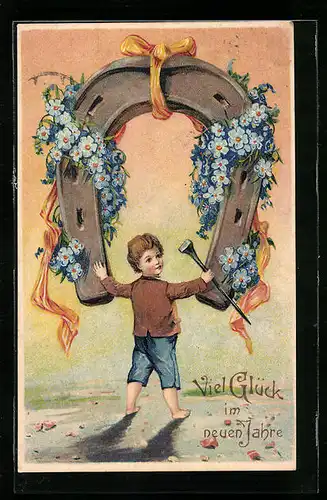 AK Junge mit Hufeisen und Blumenranken