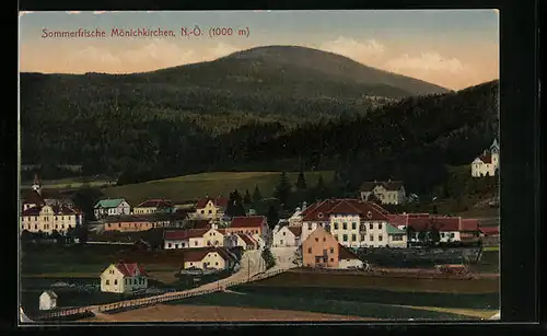 AK Mönichkirchen, Ortsansicht mit Strasse und Bergkulisse