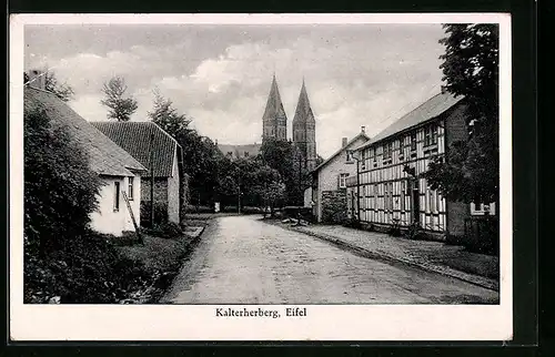 AK Kalterherberg /Eifel, Strassenpartie mit Kirche