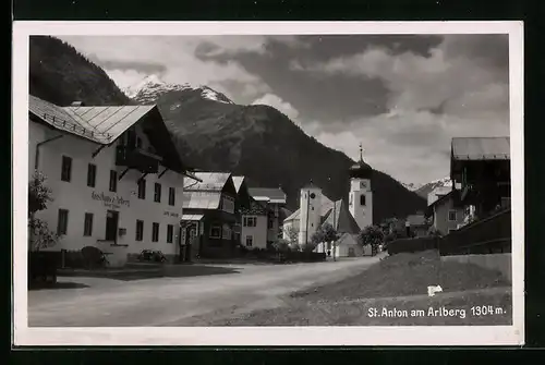 AK St. Anton /Arlberg, Ortspartie mit Gasthaus zum Arlberg