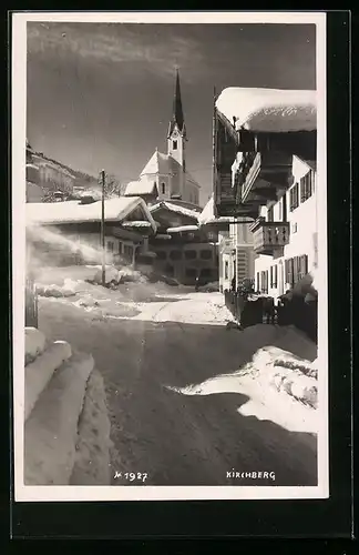 AK Kirchberg, Strassenpartie mit Kirche im Winter