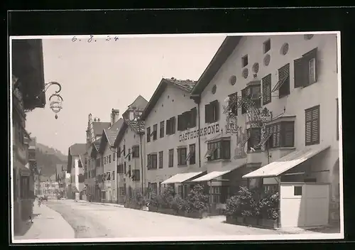 AK Matrei am Br., Hauptstrasse mit Gasthof Krone