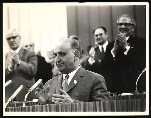 Fotografie Todor Shiwkow bei der Begrüssungsansprache auf dem VIII. Parteitag der SKD in Berlin, 1971