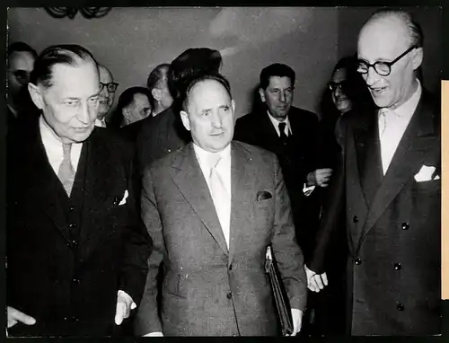 Fotografie Zsensk Fierlinger, Czeslaw Wycech und Johannes Diekmann bei Ostblockstaaten-Konferenz in Ost-Berlin 1957