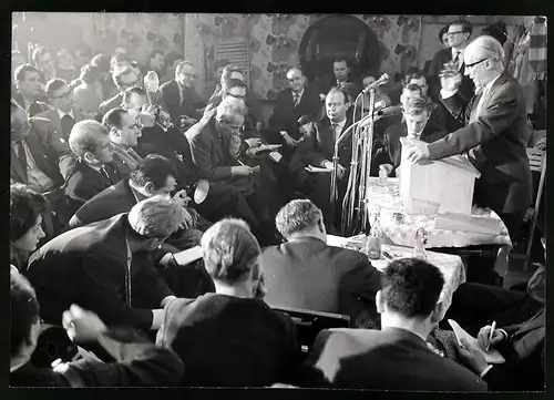 Fotografie Marbach, Volkskammerpräsident Johannes Diekmann bei seinem Vortrag im Marbacher Kurhaus 1961