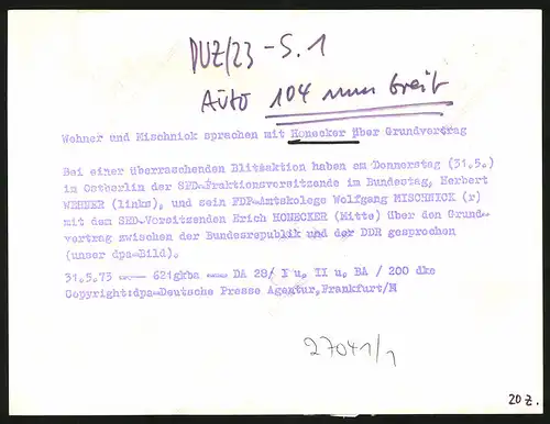 Fotografie Erich Honecker, Herbert Wehner und Wolfgang Mischnick im Gespräch über den Grundvertrag zwischen BRD und DDR