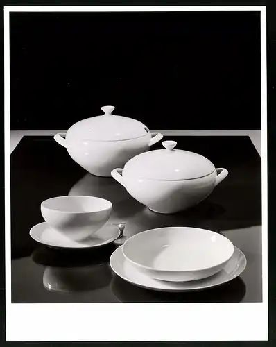 Fotografie Willi Moegle, Stuttgart, Arzberger Porzellanservice Form 2000 nach von Entwurf Heinz Löffelhardt