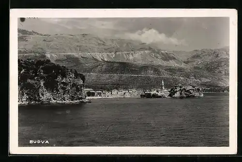 AK Budva, Blick auf Ort mit Bergen