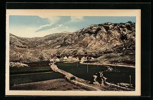 AK Njegus, Ortspartie mit Bergen