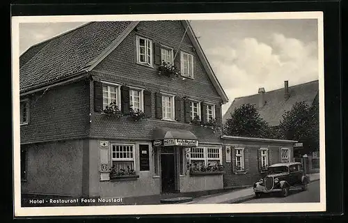 AK Bergneustadt /Rhld., Hotel-Restaurant Feste Neustadt von Fritz Stremme, Strassenansicht mit Automobil