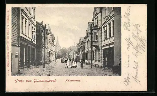 AK Gummersbach, Kaiserstrasse mit Passanten