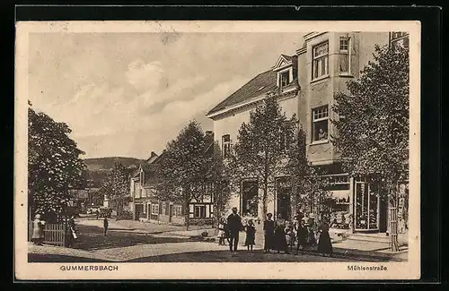 AK Gummersbach, Mühlenstrasse mit Geschäft
