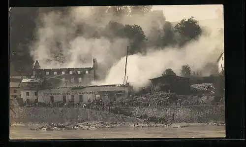 Foto-AK Passau, Brand der Textilwarenfabrik Nöpl & Kreuzer, Apfelkochstrasse