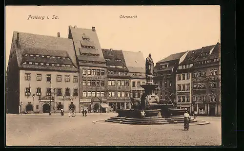 AK Freiberg i. Sa., Obermarkt mit Geschäften und Denkmal