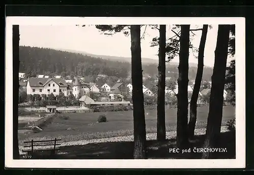 AK Pec pod Cerchovem, Ortsansicht aus der Ferne