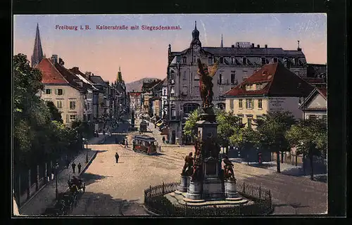 AK Freiburg i. B., Kaiserstrasse mit Siegesdenkmal und Strassenbahn