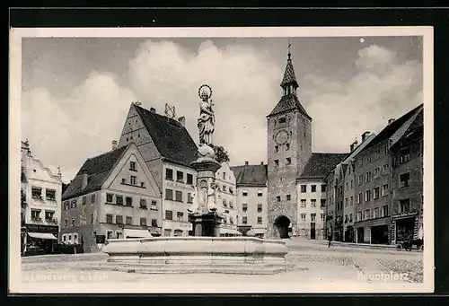 AK Landsberg a. Lech, der Brunnen auf dem Hauptplatz, Blick zum Stadttor