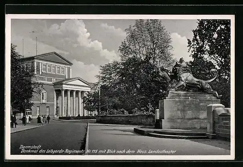 AK Darmstadt, Denkmal des Leibgarde-Regiments Nr. 115 mit Blick nach dem Hess. Landestheater