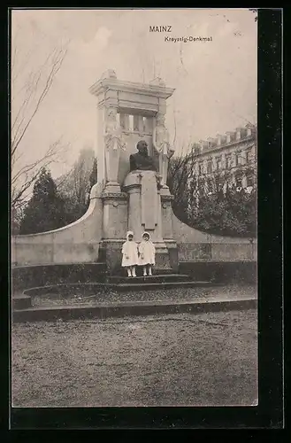AK Mainz, vor dem Kreyssig-Denkmal