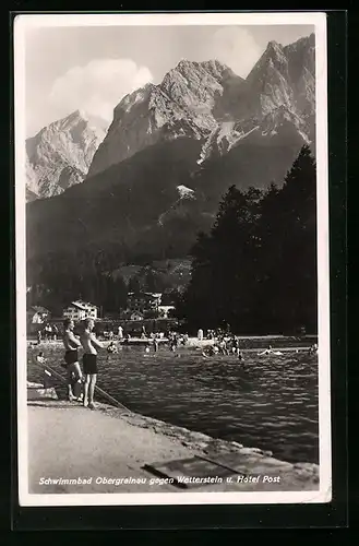 AK Obergrainau, Badegäste im Schwimmbad, Blick gegen den Wetterstein