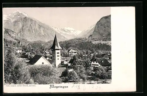 AK Meyringen, Blick auf die Ortschaft und die Kirche gegen die Berge