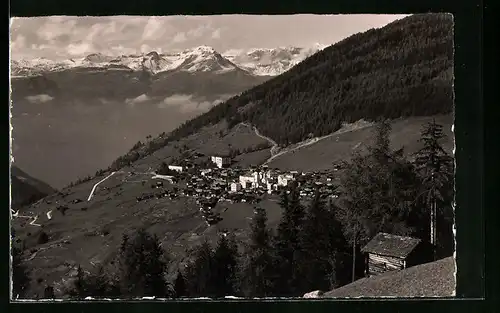 AK St. Luc et les Alpes Bernoises, Blick ins Tal auf den Ort und die Alpen im Hintergrund