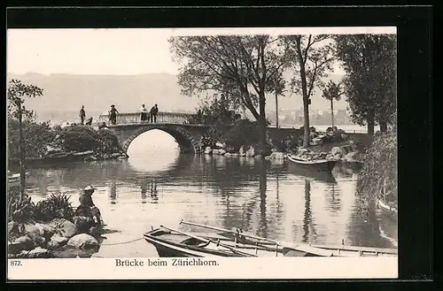 AK Zürichhorn, Passanten auf der Brücke