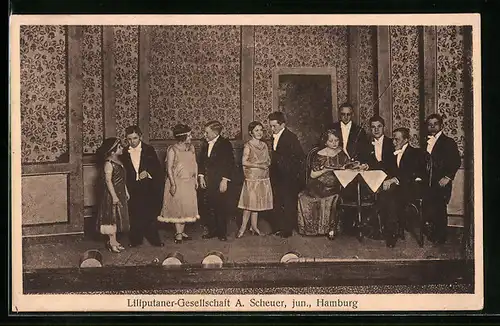 AK Hamburg, Liliputaner-Gesellschaft A. Scheuer in Abendgarderobe auf der Bühne