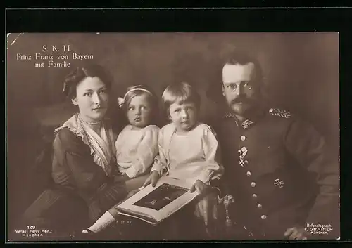 AK S.K.H. Prinz Franz von Bayern, in Uniform portraitiert mit seiner Familie