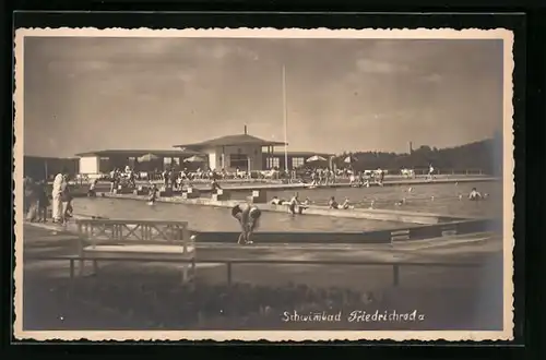 AK Friedrichroda i. Thür., Badegäste im Schwimmbad