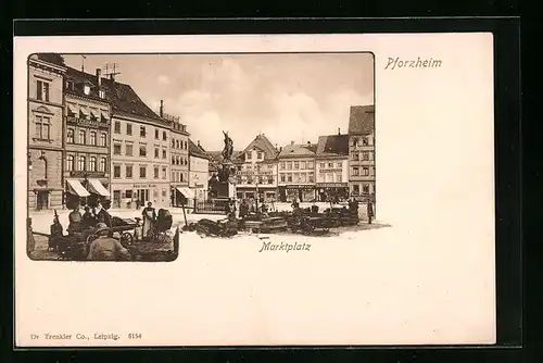 AK Pforzheim, Händler am Denkmal auf dem Marktplatz