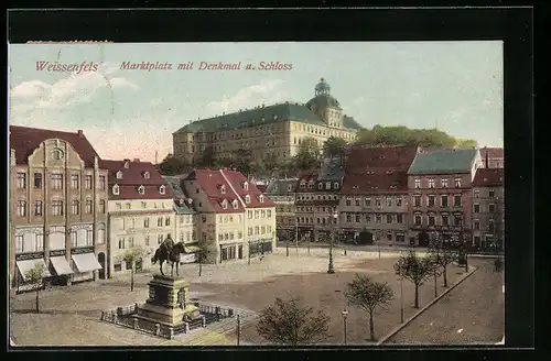 AK Weissenfels a. S., Marktplatz mit Denkmal und dem Schloss