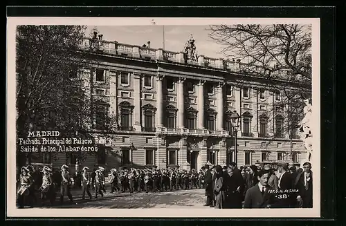 AK Madrid, Fachada Principal del Palacio Real y Salida de los Alabarderos