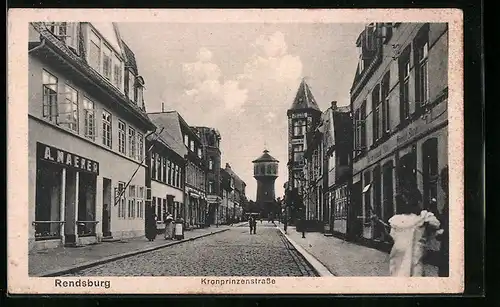 AK Rendsburg, Kronprinzenstrasse mit Geschäften und Turm