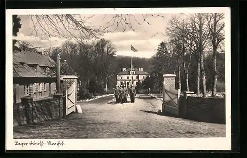 AK Lager Dänisch-Nienhof, Kaserne mit Soldaten, 