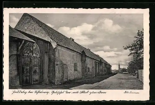 AK Haddeby bei Schleswig, Gotisches Tor mit Blick zum Dom