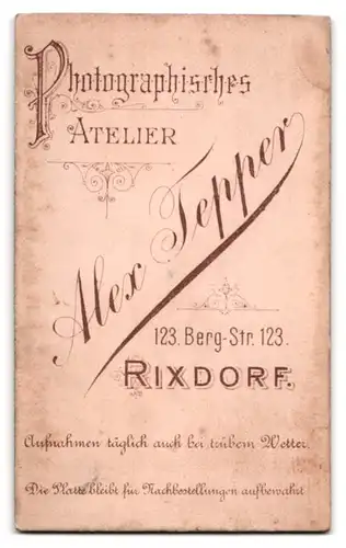 Fotografie Alex Tepper, Berlin-Rixdorf, Bergstr. 123, Kleines Mädchen im Kleid