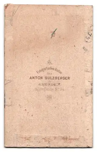 Fotografie Anton Sulzberger, Gmunden, Alleegasse 34, Kleines Mädchen und Junge in hübscher Kleidung