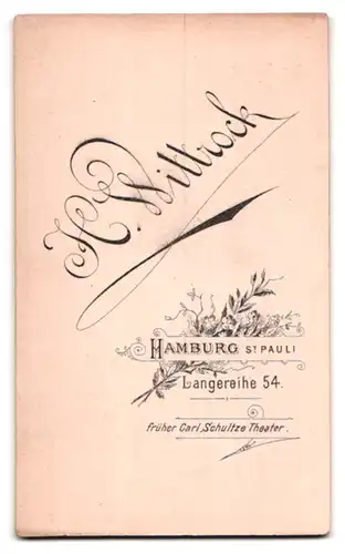 Fotografie H. Wittrock, Hamburg-St. Pauli, Langereihe 54, Junge Dame im bestickten Kleid