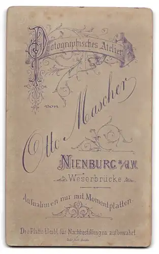 Fotografie Otto Mascher, Nienburg a. d. W., Junger Herr im Anzug mit Fliege