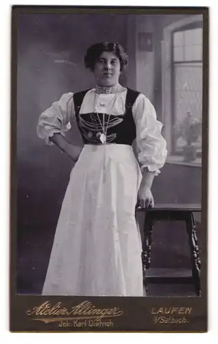 Fotografie Atelier Altinger, Laufen a. Salzach, Dame in eleganter Kleidung