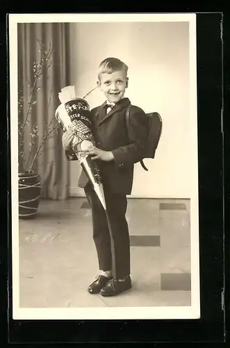 AK Lachender Junge mit Schultüte zum Schulanfang 1963
