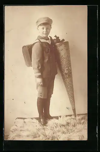 Foto-AK Junge im Matrosen-Anzug mit Schultüte