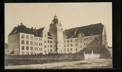 AK München-Schwabing, Schulhaus am Elisabethplatz