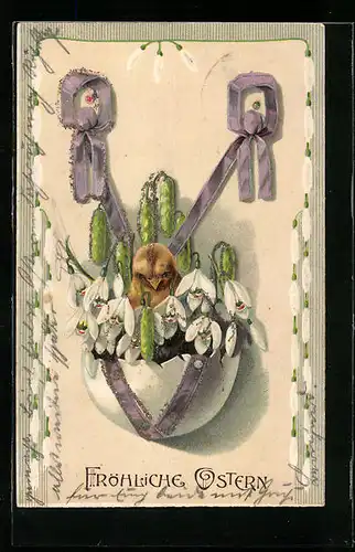 AK Osterküken sitzt in der Eierschale mit Schneeglöckchen