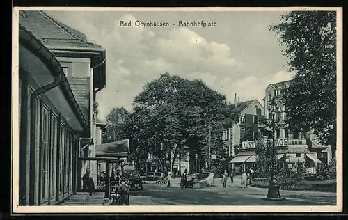 AK Bad Oeynhausen, Bahnhofplatz mit Strasse