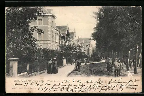 AK Bad Oeynhausen, Strassenpartie West Corso mit Passanten